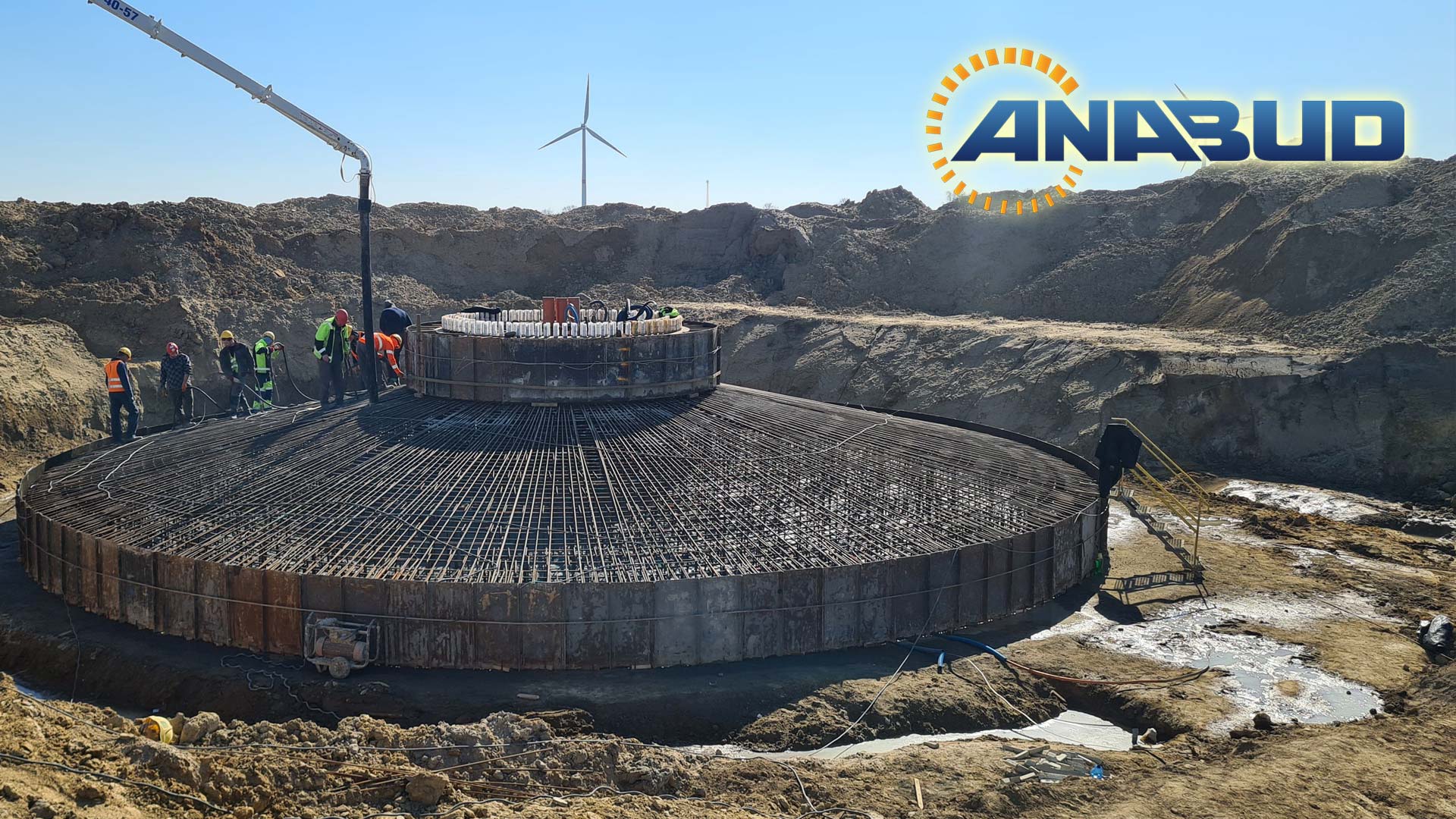 Firma Anabud postawiła wybudowała m.in. „pod klucz” cztery Farmy wiatrowe o łącznych mocach od 6 do 16 MW w formule generalnego wykonawstwa. ). To stawia nas w czołówce firm budujących farmy wiatrowe w Polsce.